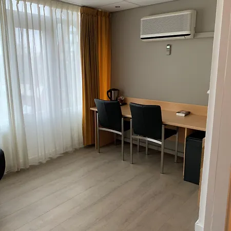 Otel City Hotel Bergen Op Zoom 3*